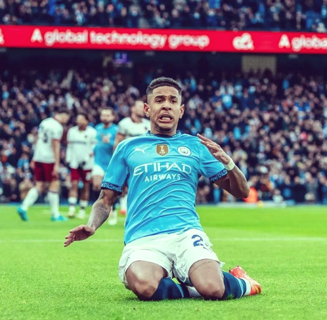 的美加墨世, 曼城留住萨, 走萨维尼奥 的美加墨世, 曼城留住萨, 走萨维尼奥