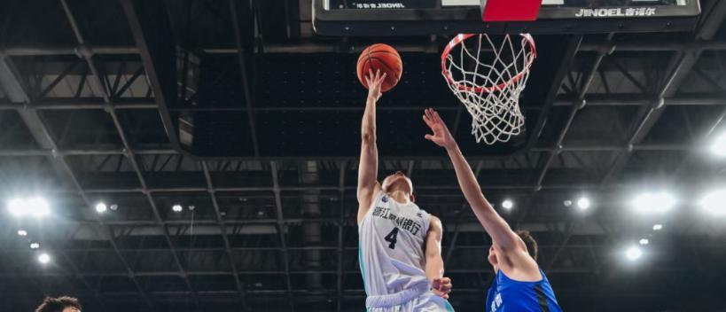 领先, 首节比赛结